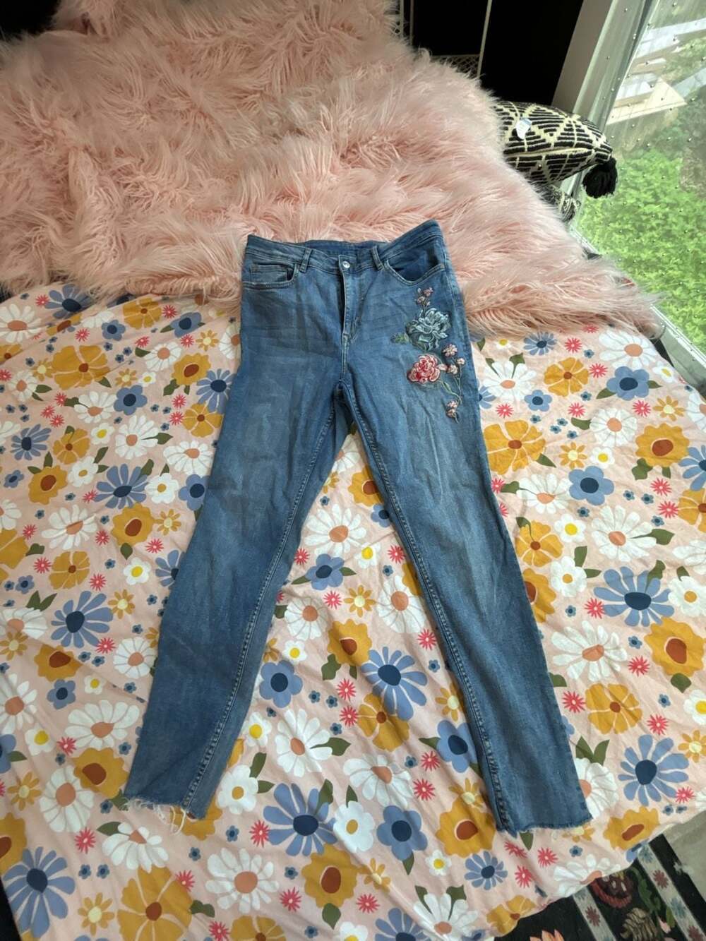 Divided H&M High-Waisted Floral Embroidered Skinny Jeans